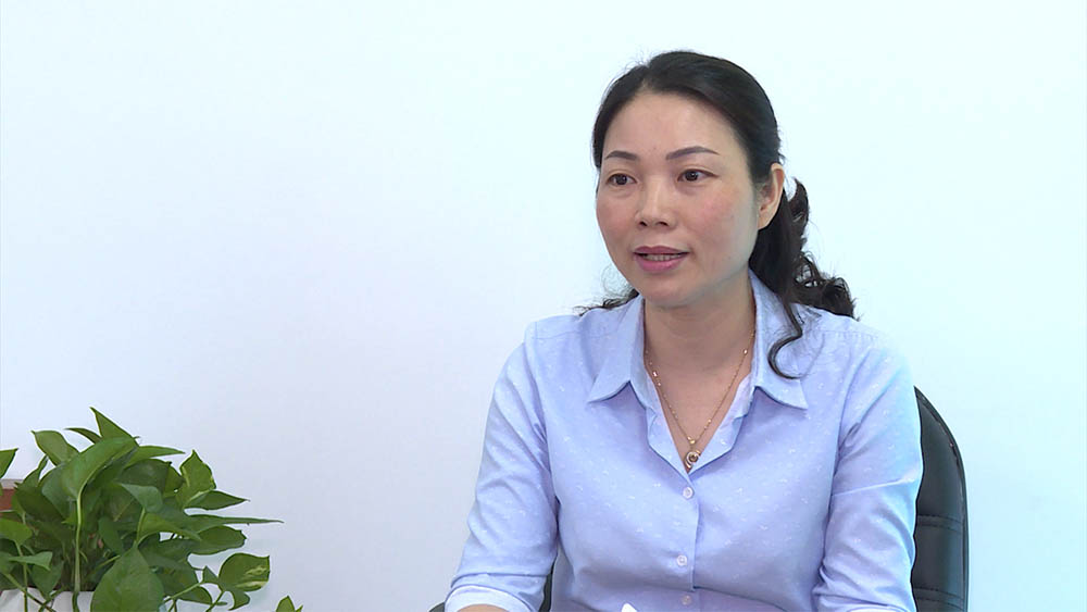Đồng chí Nguyễn Thị Thúy, Giám đốc Sở GD&ĐT trả lời PV Trung tâm Truyền thông tỉnh.