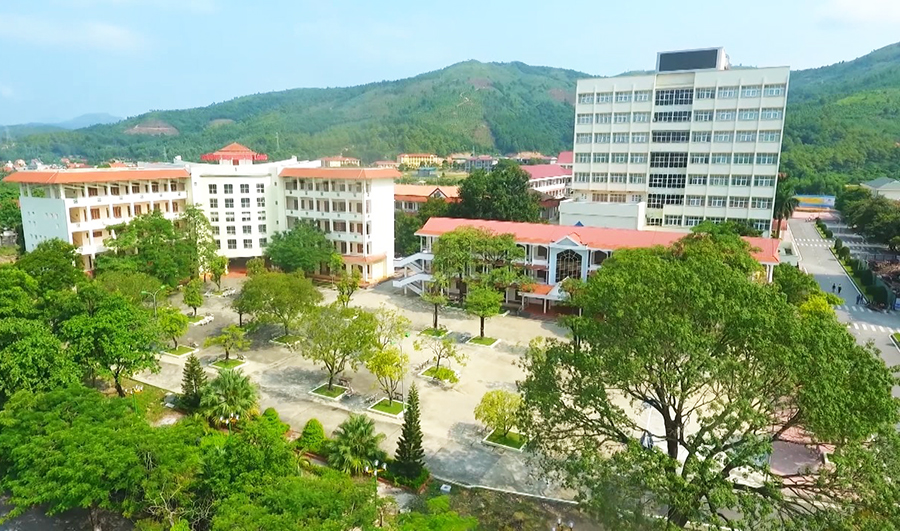 Trường Đại học Hạ Long cơ sở 1 (phường Nam Khê, TP Uông Bí).