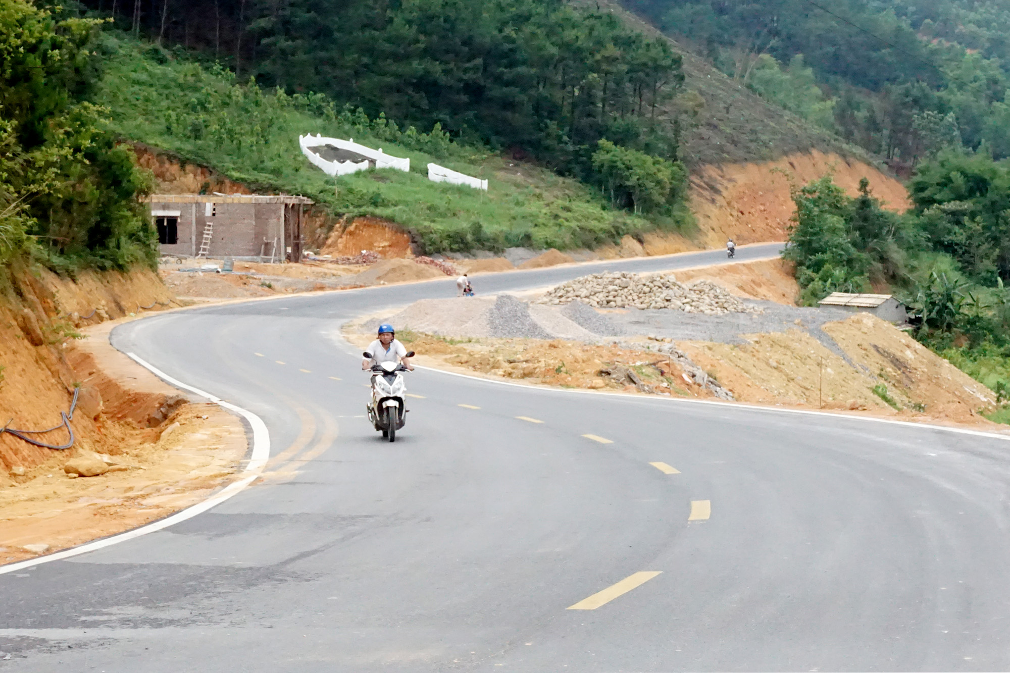 Tuyến đường Húc Động được hoàn thành, góp phần tạo thuận lợi kết nối các tuyến, điểm du lịch trên địa bàn huyện Bình Liêu.