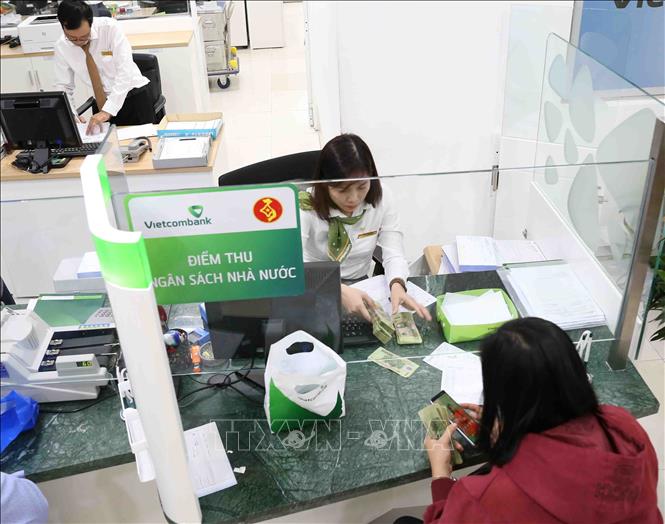 Người dân nộp thuế tại điểm thu Ngân hàng Vietcombank chi nhánh thành phố Cần Thơ. Ảnh minh họa: Vũ Sinh/TTXVN