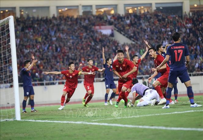 Hiện tại, đội tuyển Việt Nam đang dẫn đầu bảng G với 11 điểm với chuỗi 5 trận bất bại. Ảnh: TTXVN