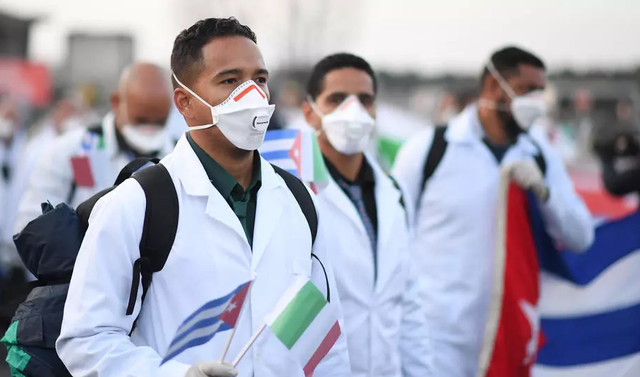 Đoàn bác sĩ Cuba đến hỗ trợ Italy chống dịch COVID-19. (Nguồn: Reuters)