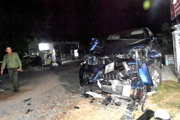 Chiếc xe bán tải do Võ Duy Đô cầm lái tan nát phần đầu sau khi gây ra vụ tai nạn thảm khốc làm 4 người chết, 3 người bị thương đêm 30-11-2019 - Ảnh: DUY THANH