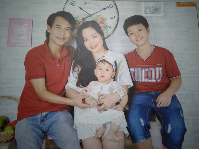 Vợ chồng nghệ sĩ Phú Đôn và hai con.