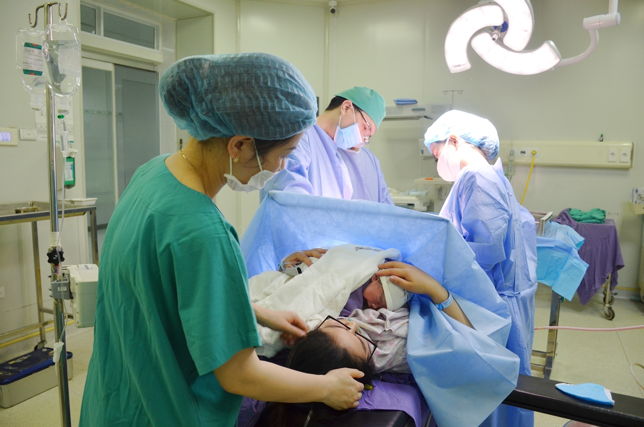 Ca phẫu thuật sinh con an toàn tại Bệnh viện Sản Nhi Quảng Ninh. Ca phẫu thuật sinh con an toàn tại Bệnh viện Sản Nhi Quảng Ninh.