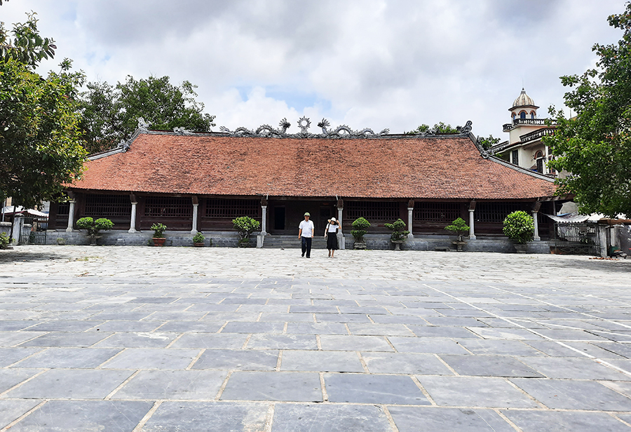 Không gian đình Cốc (phường Phong Cốc) đẹp đặc sắc nhờ lưu giữ được kiến trúc cổ xưa và không gian khoáng đạt.