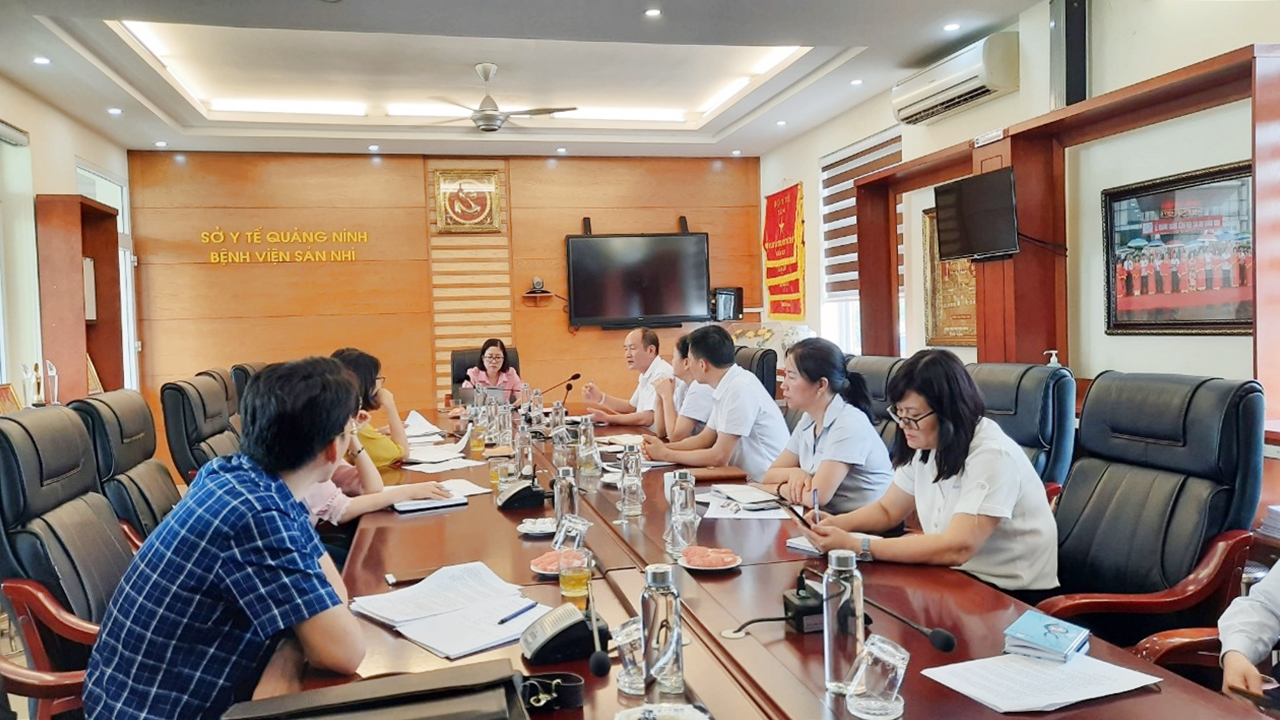Đoàn giám sát đã làm việc tại Bệnh viện Sản Nhi Quảng Ninh và Bệnh viện Bãi Cháy về công tác quản lý nhà nước về tổ chức bộ máy và tinh giản biên chế tại đơn vị.