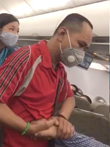 Cấm bay một năm hành khách chửi bới, gây rối trên máy bay