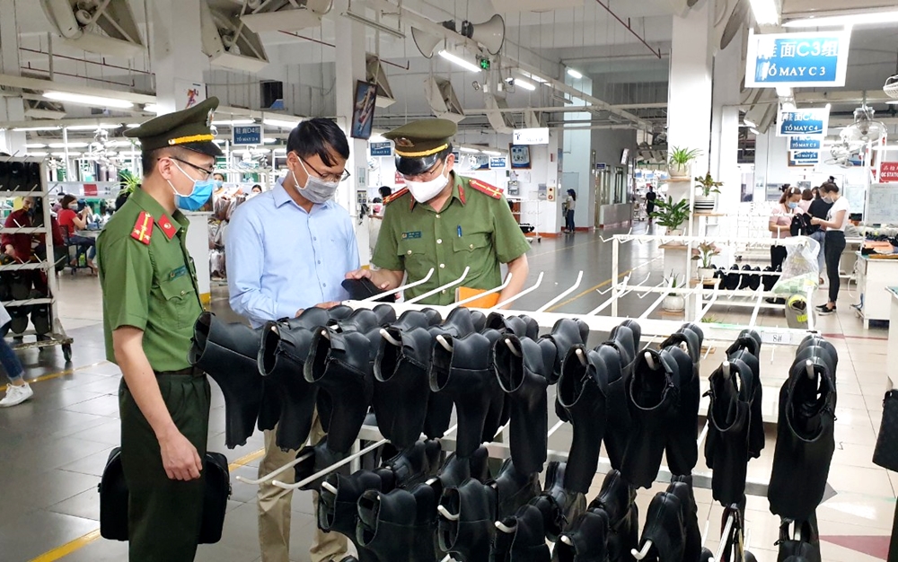 CBCS Phòng An ninh kinh tế (Công an tỉnh) kiểm tra hoạt động sản xuất tại Công ty TNHH Sao Vàng chi nhánh Quảng Ninh