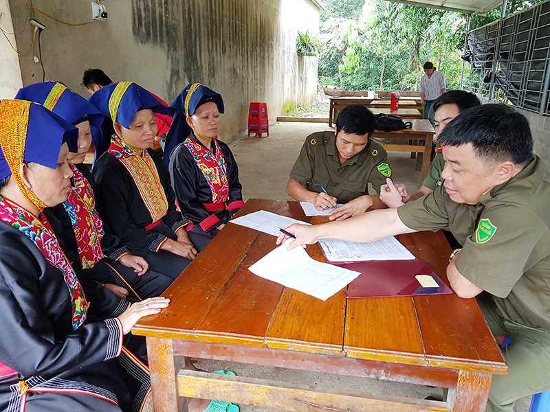 Công an huyện Ba Chẽ  tuyên truyền pháp luật cho người dân xã Đồn Đạc.