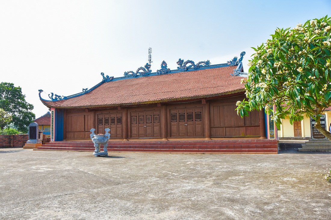 Đình Vạn Ninh (xã Vạn Ninh, TP Móng Cái) được chính quyền, nhân dân địa phương quan tâm tôn tạo, là địa điểm tổ chức lễ hội truyền thống và sinh hoạt văn hóa.