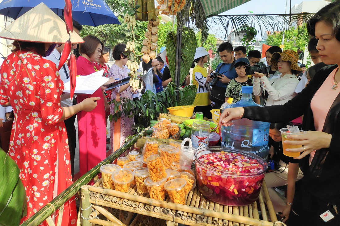 Nhân dân phường Cẩm Đông (TP Cẩm Phả) tham gia ngày hội Đại đoàn kết toàn dân năm 2019 với nhiều hoạt động văn hóa, văn nghệ, thể thao quần chúng.