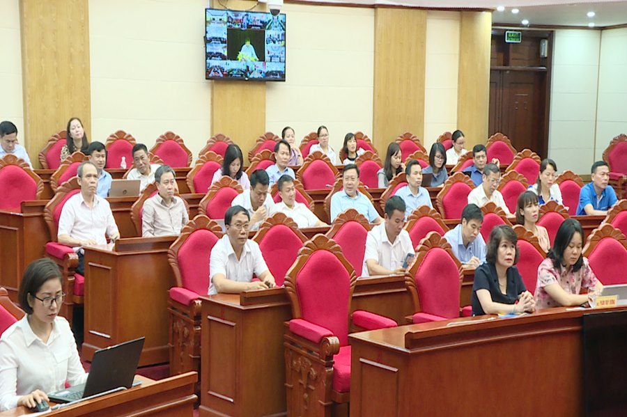 Tại điểm cầu Quảng Ninh, BCV cấp tỉnh nghe những nội dung tình hình kinh tế xã hội 
