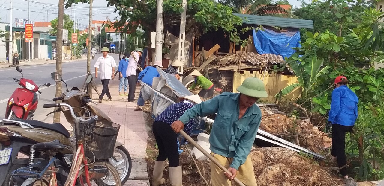 Nông dân xã Tiền An (TX Quảng Yên) tham dọn dẹp vệ sinh môi trường trong 