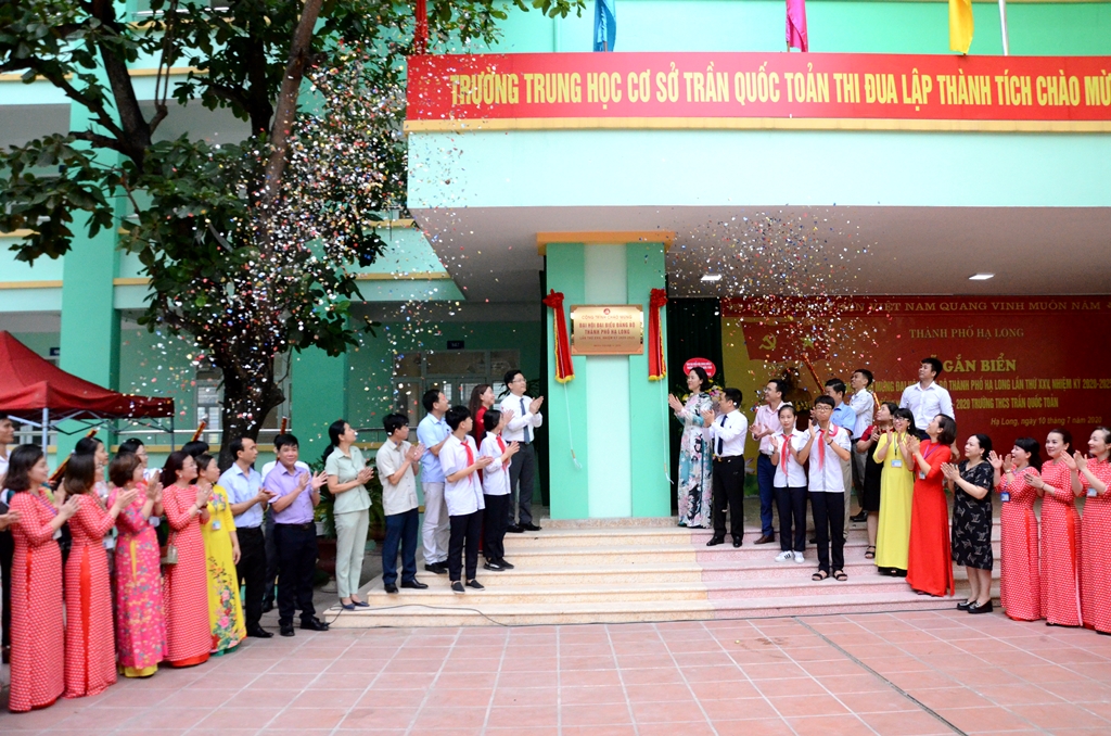  Công trình Trường THCS Trần Quốc Toản (phường Hồng Hà) - một trong 4 công trình tiêu biểu chào mừng Đại hội đại biểu Đảng bộ TP Hạ Long lần thứ XXV, nhiệm kỳ 2020-2025.