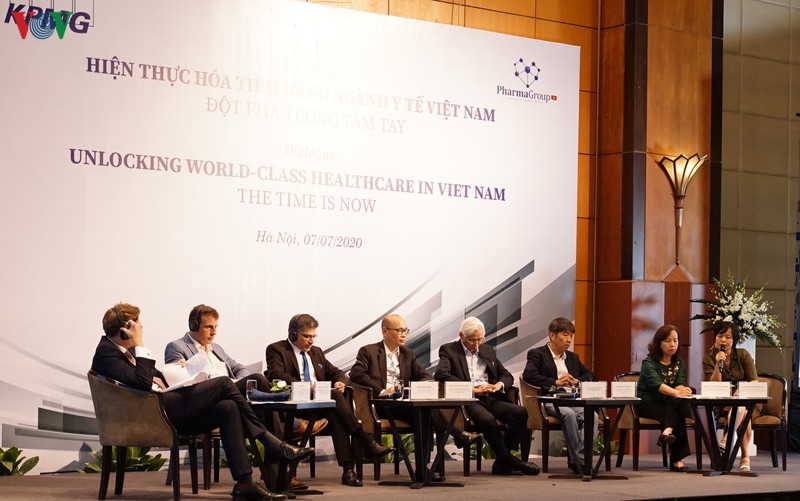 Các chuyên gia nước ngoài thảo luận về t iềm năng y tế Việt Nam.