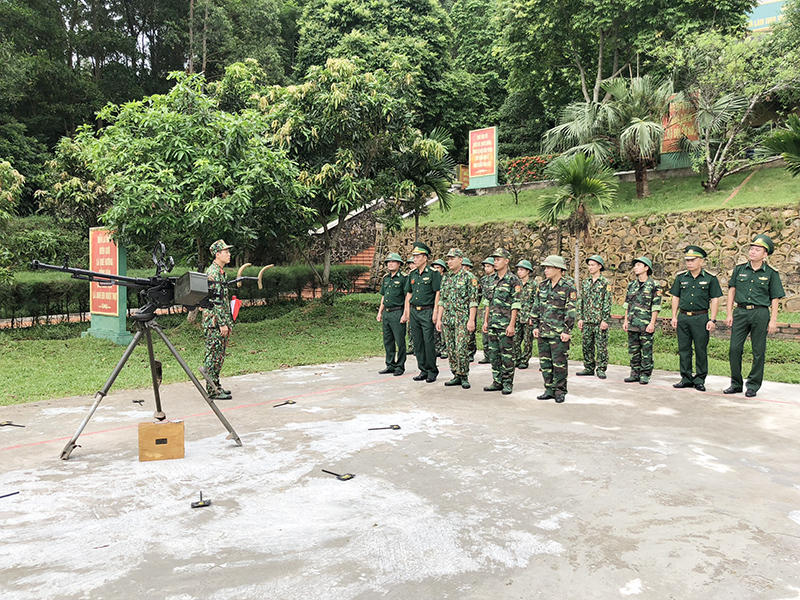 Cán bộ, chiến sỹ Đồn BP Quan Lạn thường xuyên huấn huyện nâng cao trình độ, chuyên môn nghiệp vụ.