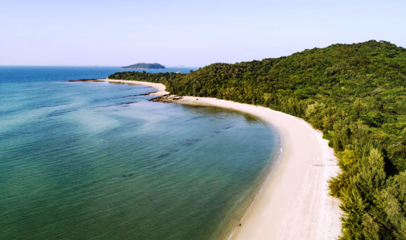 Đảo Cô Tô con vẫn lữu giữ những bãi tắm hoang sơ với bờ cát trải dài ngút ngát