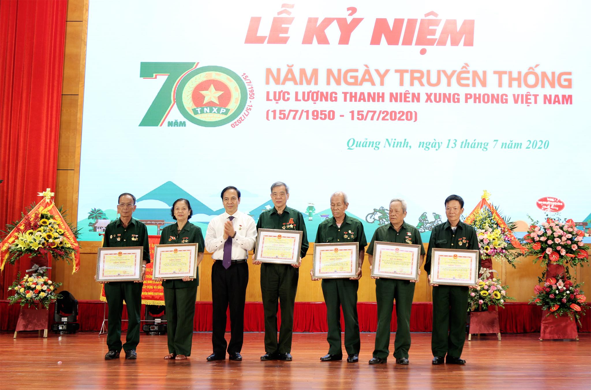Ủy ban nhân dân tỉnh Quảng Ninh tặng bằng khen cho 6 tập thể và cá nhân có thành tích xuất sắc trong công tác Hội và phong trào thanh niên xung phong