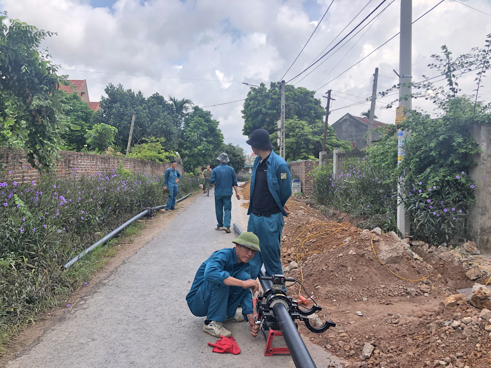 Công ty CP Nước sạch Quảng Ninh đầu tư tuyến ống cung cấp nước sạch cho người dân phường Đông Mai, TX Quảng Yên.