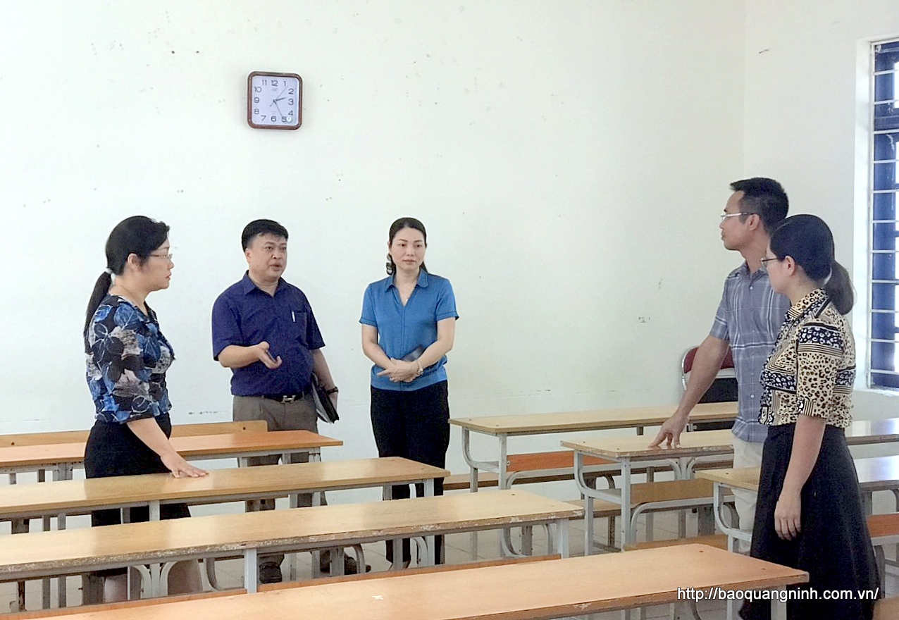 Lãnh đạo Sở GD&ĐT tỉnh kiểm tra công tác chuẩn bị tổ chức kỳ thi tại Trường THPT Tiên Yên