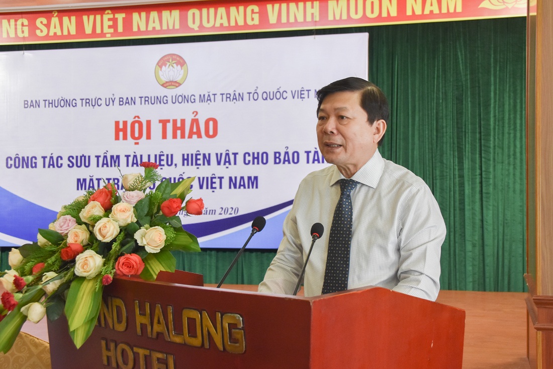 Đồng chí Nguyễn Hữu Dũng, Phó Chủ tịch Ủy ban Trung ương MTTQ Việt Nam, phát biểu đề dẫn hội thảo.