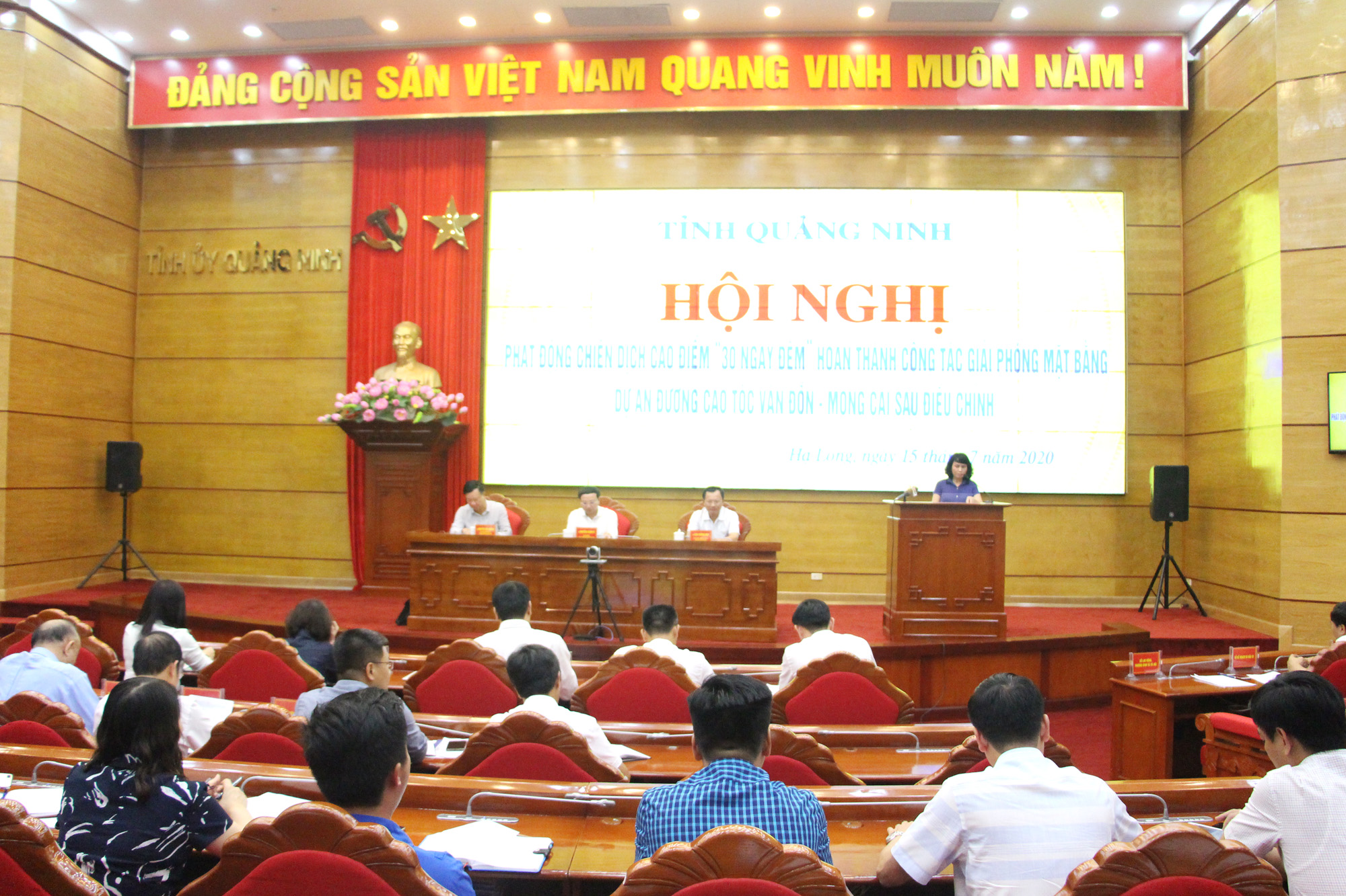 Quang cảnh hội nghị.