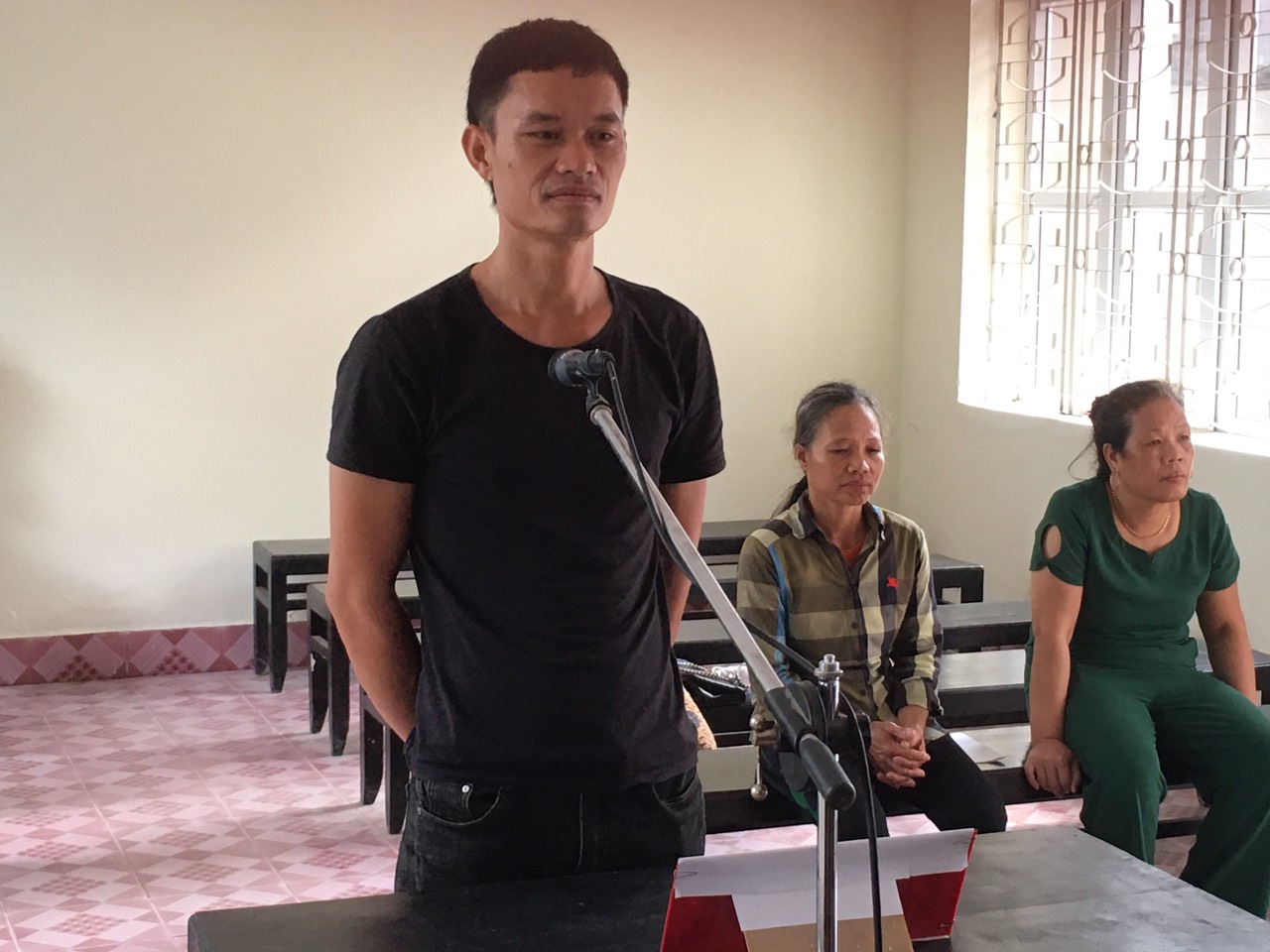 Bị cáo Nguyễn Văn Tú tại phiên tòa xét xử.