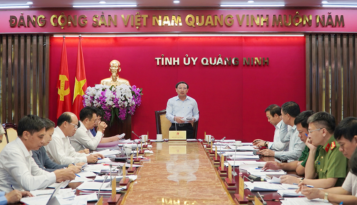 Bí thư Tỉnh uỷ, Chủ tịch HĐND tỉnh Nguyễn Xuân Ký phát biểu chỉ đạo hội nghị. 
