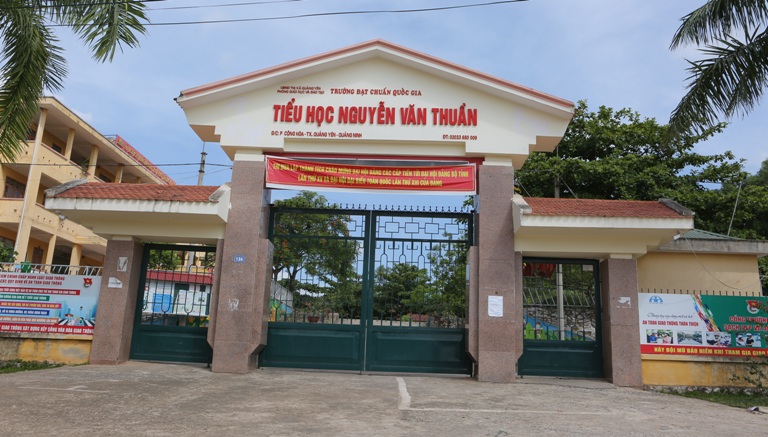 Trường Tiểu học mang tên Anh hùng Nguyễn Văn Thuần ở phường Cộng Hòa, thị xã Quảng Yên.