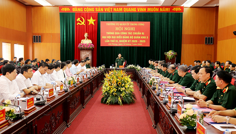 Đại tướng Ngô Xuân Lịch, Ủy viên Bộ Chính trị, Phó Bí thư Quân ủy Trung ương, Bộ trưởng Bộ Quốc phòng, chủ trì hội nghị.