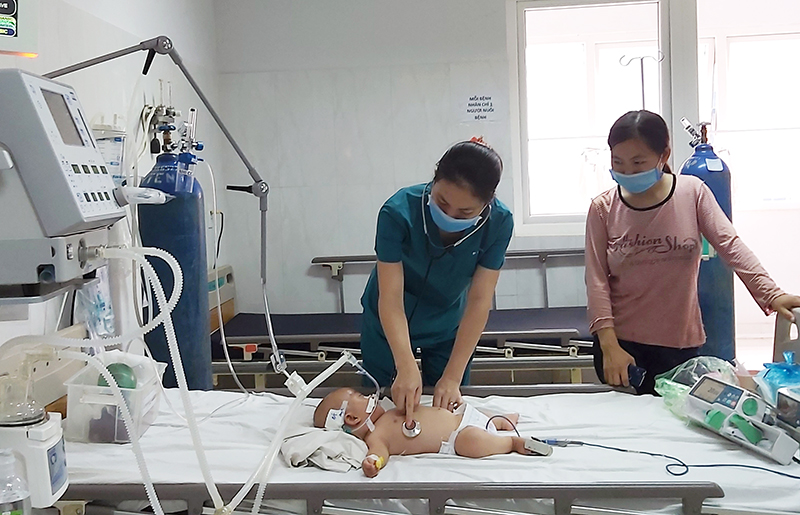 Một trẻ mắc Viêm não Nhật Bản  được điều trị tại Bệnh viện Đa khoa vùng Tây Nguyên