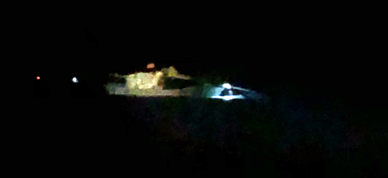 Tàu khán điện hoạt động ban đêm trên vùng biển xã Vĩnh Trung, Vĩnh Thực, TP Móng Cái.