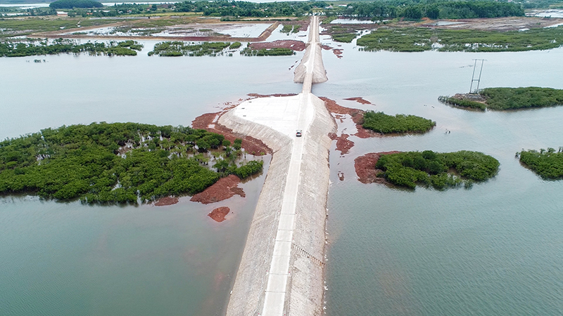 Cầu ra đảo Hà Loan, xã Cộng Hòa được đầu tư xây dựng đáp ứng nhu cầu đi lại của người dân.