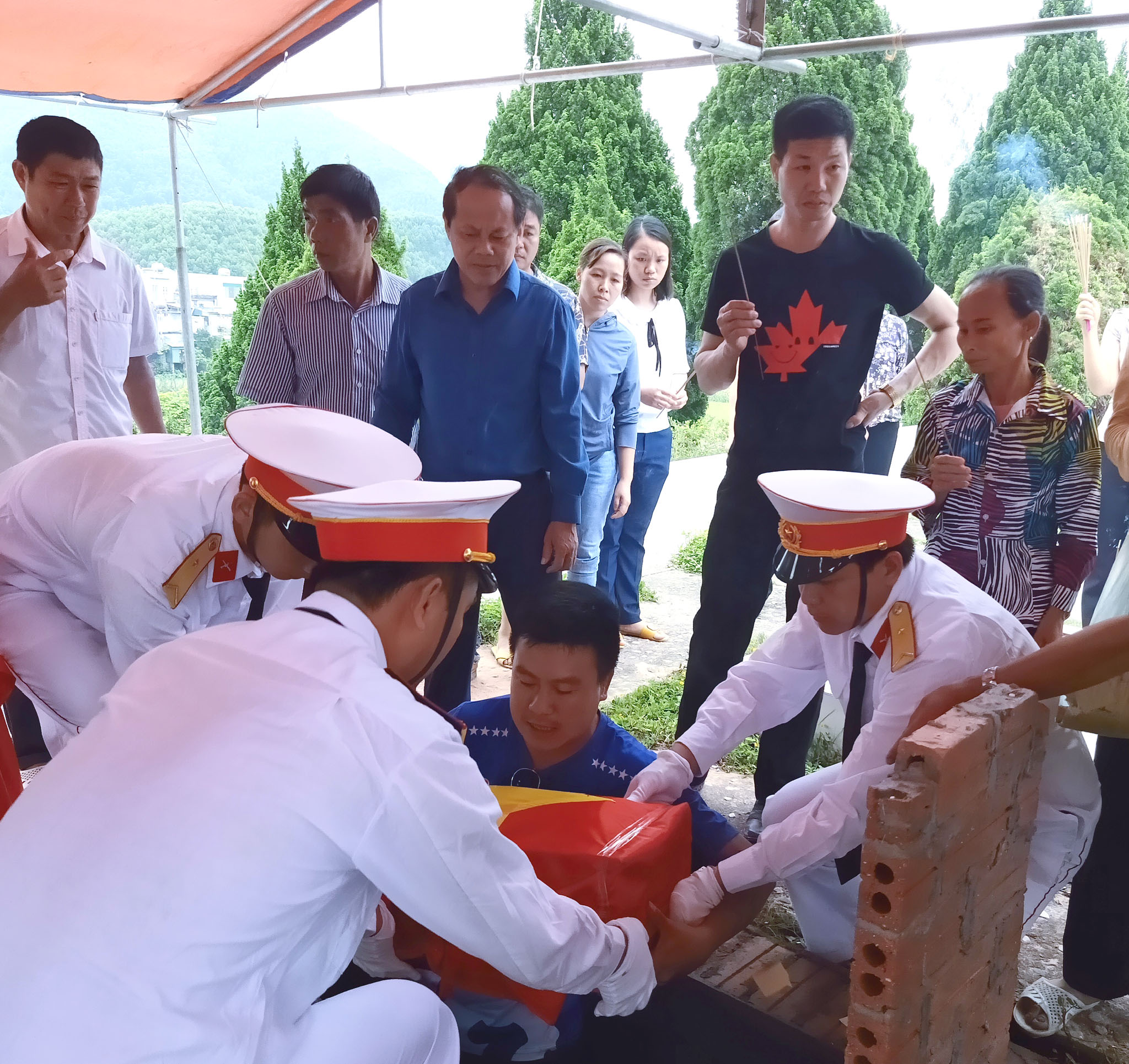 Trong tháng 5 năm 2020 cấp ủy, chính quyền, quân đội và gia đình đã đón hài cốt liệt sĩ Vi Văn Ba về yên nghỉ tại Nghĩa trang liệt sĩ huyện Ba Chẽ.
