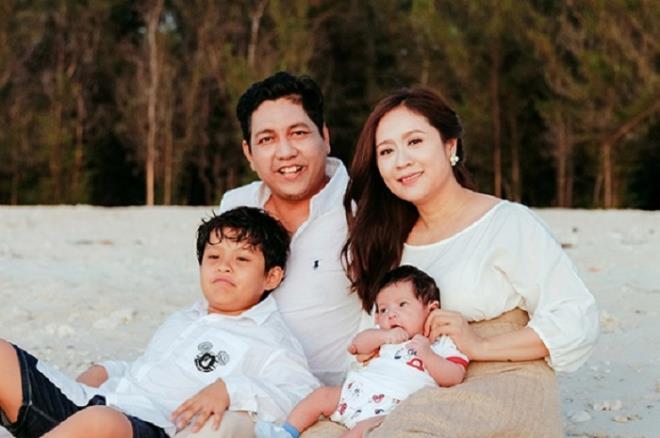 Gia đình hạnh phúc của đạo diễn Đức Thịnh - diễn viên Thanh Thúy.