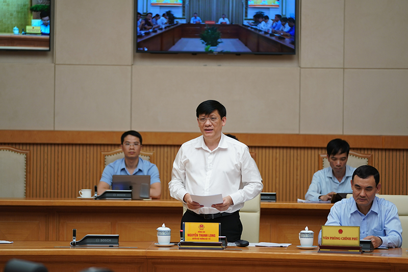 Quyền Bộ trưởng Y tế Nguyễn Thanh Long phát biểu tại cuộc họp. - Ảnh: VGP/Quang Hiếu