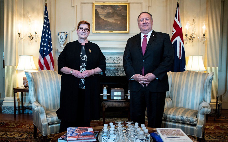 Ngoại trưởng Mỹ Mike Pompeo gặp Ngoại trưởng Australia Marise Payne tại Bộ Ngoại giao Mỹ ngày 27.7, trước thềm Hội nghị AUSMIN năm 2020. Ảnh: Reuters.