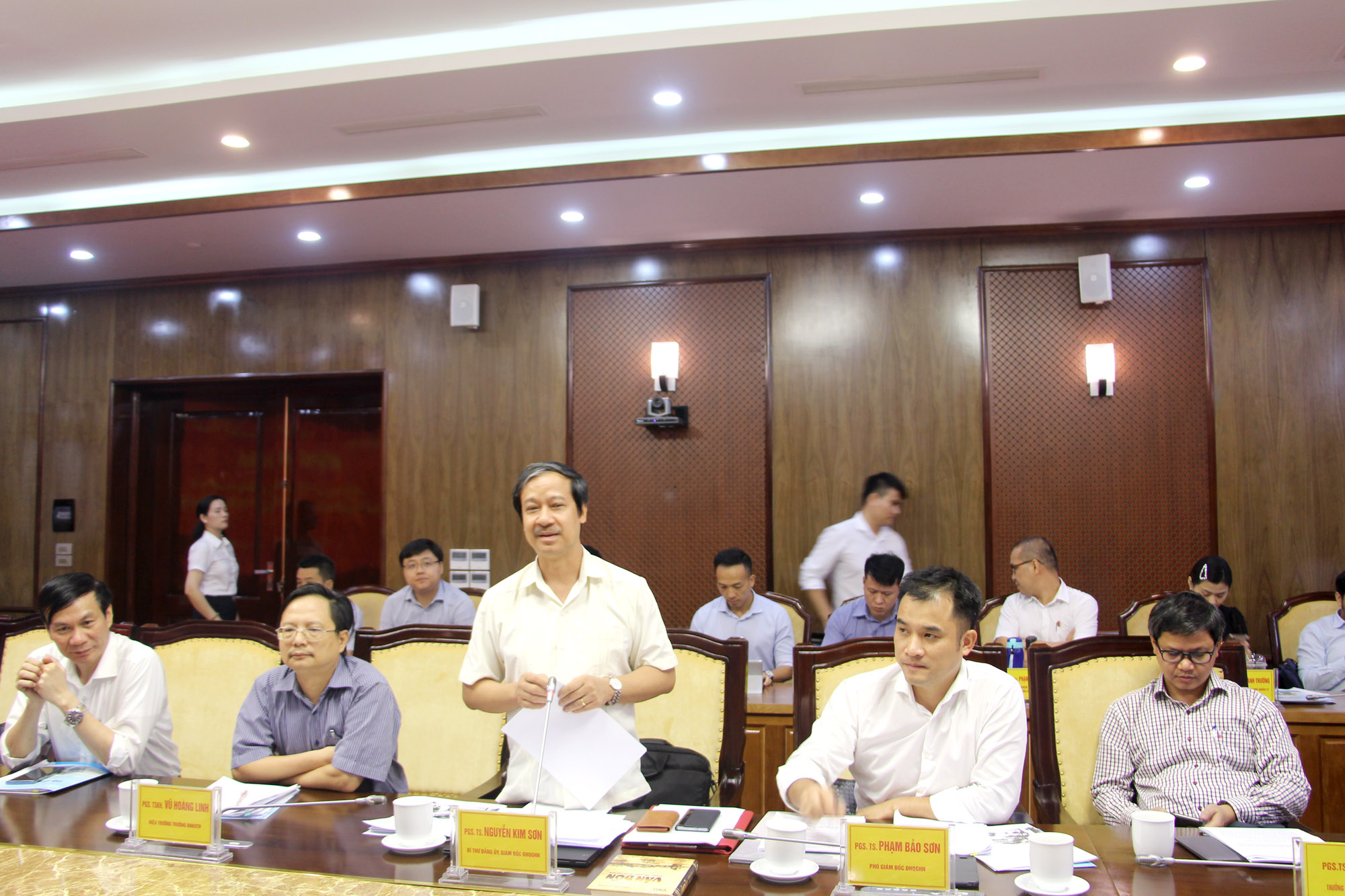 Trong buổi làm việc với Ban Thường vụ Tỉnh ủy, đoàn công tác của Đại học Quốc gia Hà Nội đóng góp ý kiến tâm huyết, trí tuệ vào dự thảo báo cáo chính trị của tỉnh.
