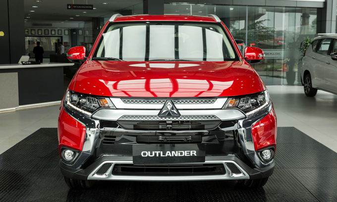 Outlander 2.4 Premium 2020 thay đổi thiết kế ngoại thất giống các bản 2.0. Ảnh: Mitsubishi