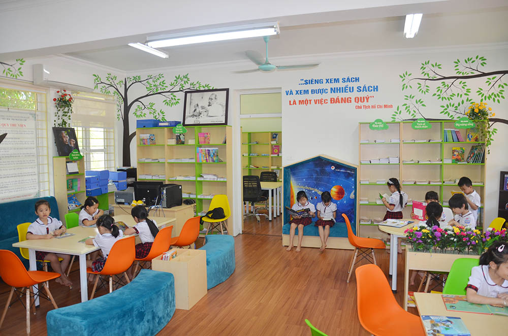 Học sinh Trường Tiểu học thị trấn Ba Chẽ (huyện Ba Chẽ) đọc sách tại thư viện.