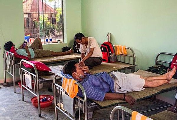 Những người tiếp xúc gần với bệnh nhân mắc Covid-19 được cách ly tại huyện Đại Lộc, Quảng Nam. Ảnh: Phạm Công.
