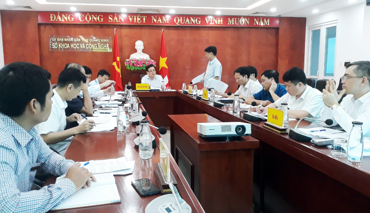 Quang cảnh họp Hội đồng thẩm định các nhiệm vụ KH&CN.