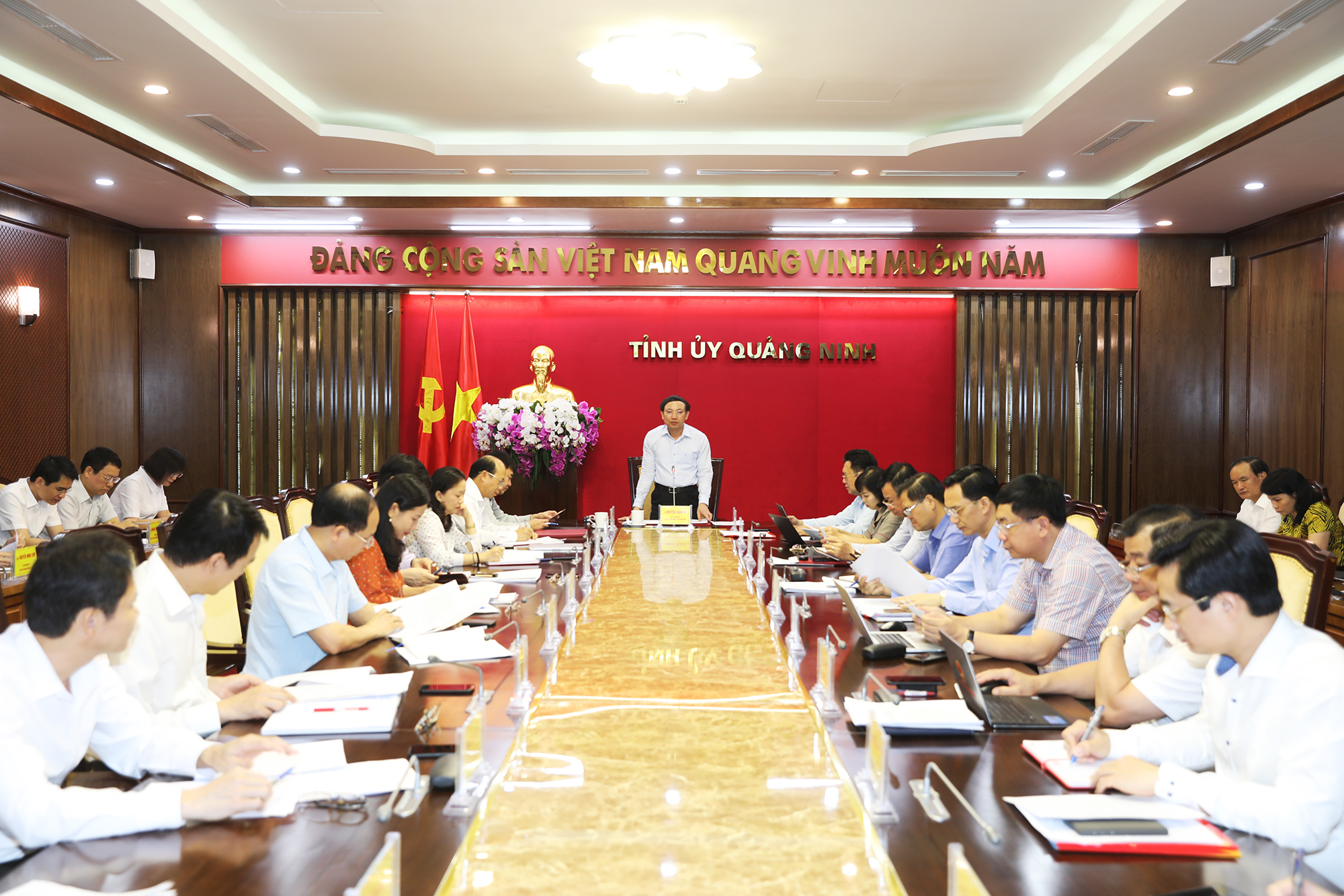 Đồng chí Nguyễn Xuân Ký, Bí thư Tỉnh ủy, Chủ tịch HĐND tỉnh chủ trì cuộc họp