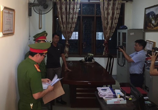 Cơ quan điều tra khám xét nơi làm việc của ông Nguyễn Tâm Long- quyền trường phòng chính sách Ban dân tộc tỉnh Nghệ An.