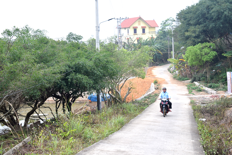 Con đường thôn 1, xã Thanh Lân đã được gia đình ông Đàm đóng góp nhiều công của để hoàn thành.