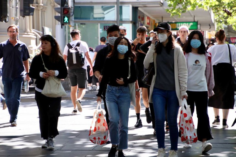 Người dân tại bang Victoria, Australia bắt buộc phải đeo khẩu trang tại nơi công cộng từ ngày 2.8. Ảnh ABC