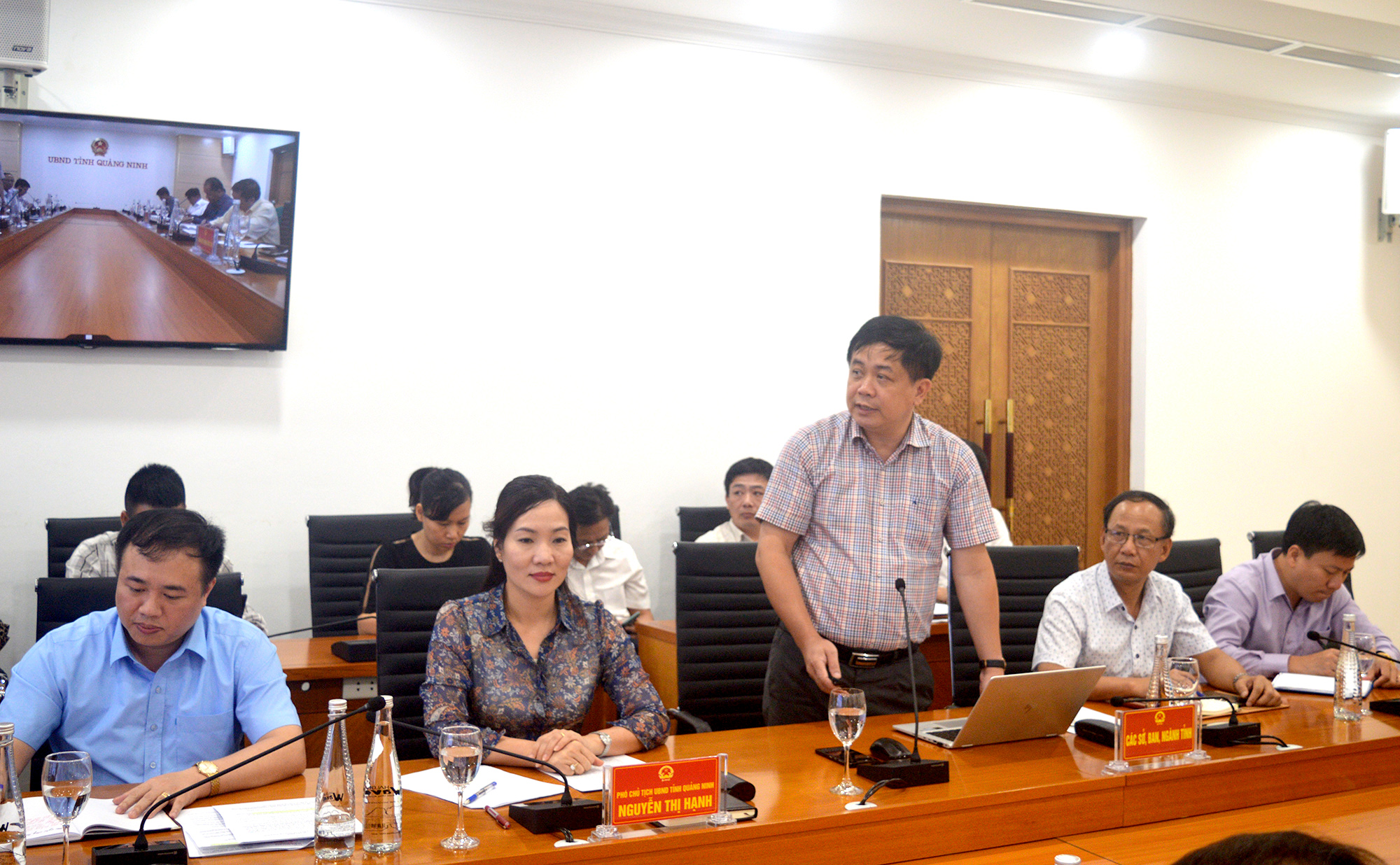 Lãnh đạo Trung tâm Truyền thông tỉnh Quảng Ninh đã giới thiệu với Đoàn về cơ cấu tổ chức của Trung tâm. 