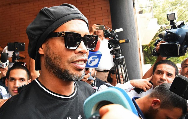 Ronaldinho sắp được chứng minh trong sạch và được thả tự do ở Paraguay
