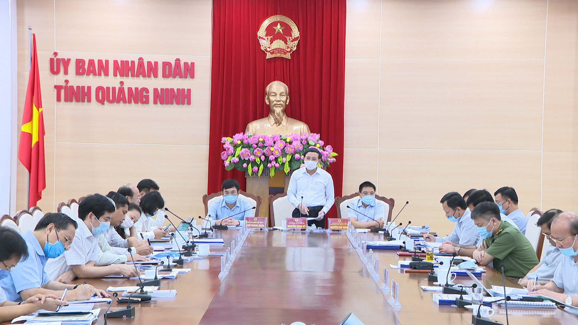 Bí thư Tỉnh uỷ, Chủ tịch HĐND tỉnh Nguyễn Xuân Ký phát biểu chỉ đạo tại hội nghị.